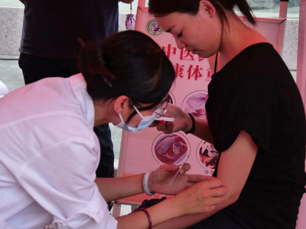 2025年梁园区第一届“”中医药文化市集”活动