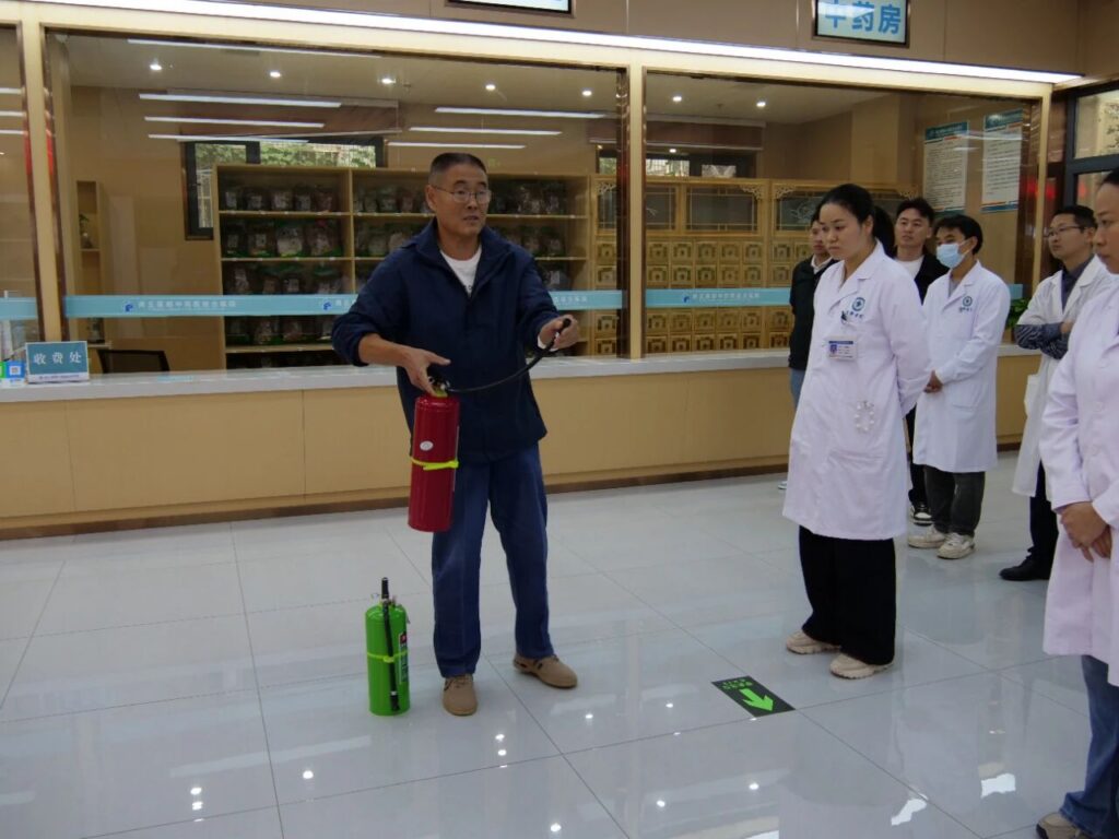 生命至上，防患未“燃”——商丘康都中西医结合医院举行消防应急演练